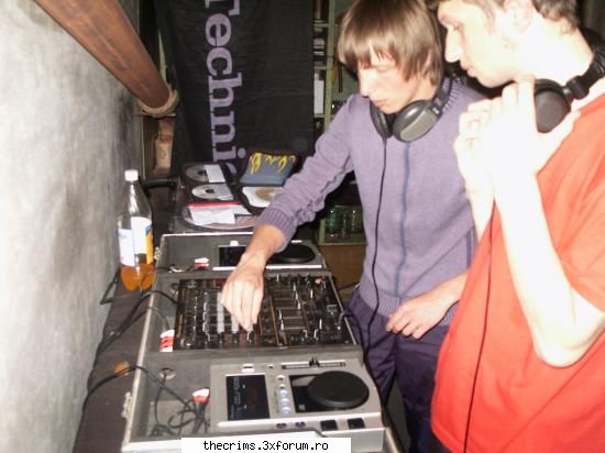 ridicati ochii cer priviti din nou here can see our friend pumass mixing his studio p.s.:we love you