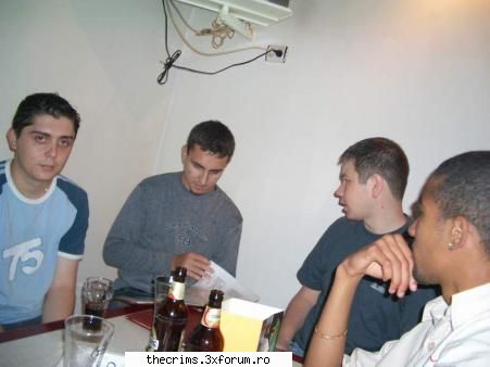 poze famiglie. doua intilnire suppy (cel piept), hallowman (care conspecta meniul), chinezu parte Veteran crims-retired