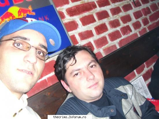 Poze :) (continuare) - Poza. Robert si sh0b0 la bere! - Albumul de familie